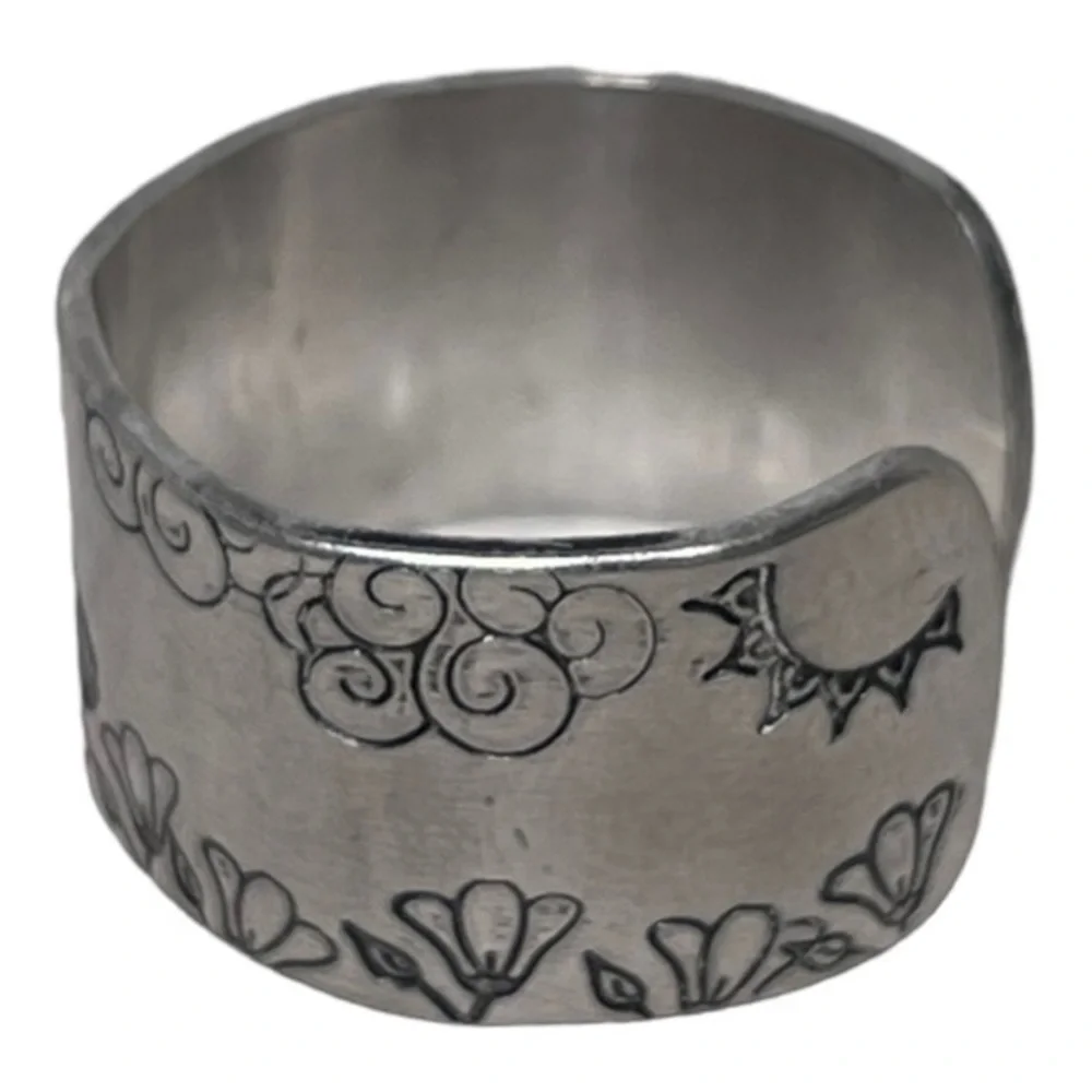 Handmade 9 stamped‎ humming bird & floral silver rounded edges wide cuff ring